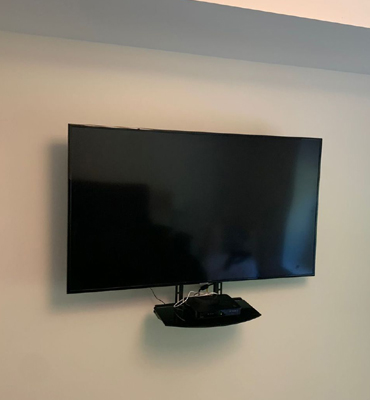Wall-mount-tv-with-shelves